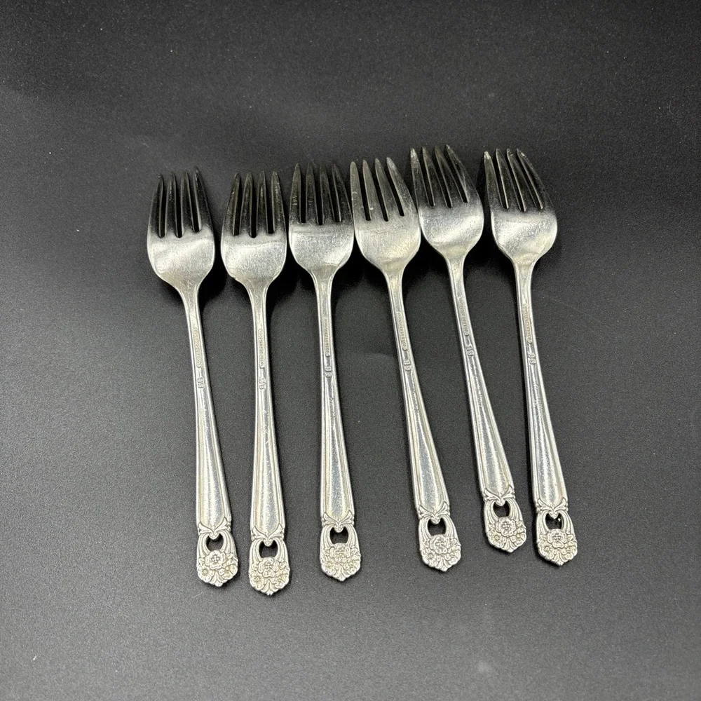 1847 Rogers Bros Inter. ETERNALLY YOURS Silverplate 6 DINNER‎ FORKS Silverware
